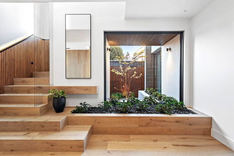 Beachside Lane - On The Beach, Water Views - Tourism Hervey Bay 3