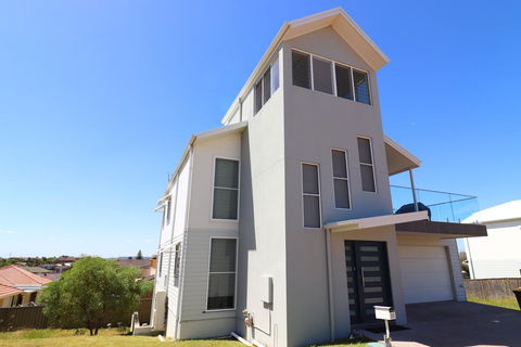 Beachside Oasis - Hervey Bay Accommodation 0