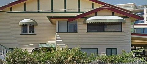 Beachside Queenslander - Hervey Bay Accommodation 1
