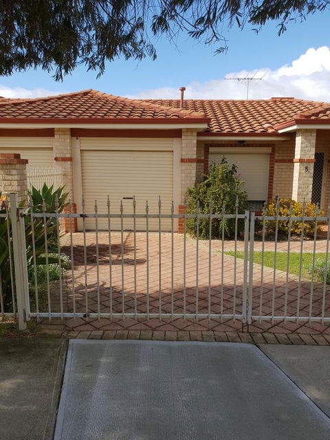 Beachside Retreat - Hervey Bay Accommodation 0