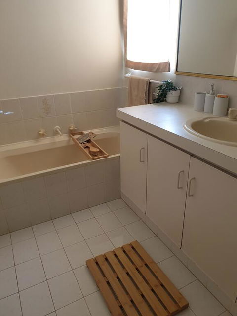 Beachside Retreat - Hervey Bay Accommodation 1