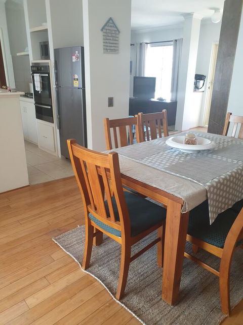 Beachside Retreat 2 - Hervey Bay Accommodation 2