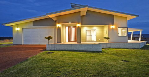 Beaufortia Views - Hervey Bay Accommodation 0
