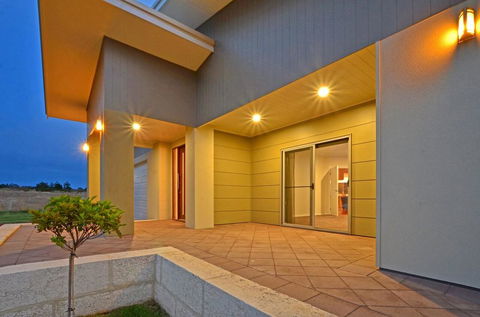 Beaufortia Views - Hervey Bay Accommodation 2