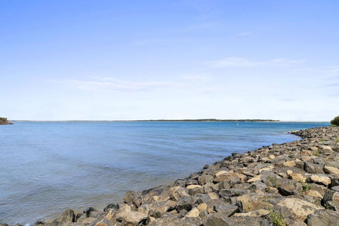 BEAUTY AND THE PEACE - INLET SIDE - Hervey Bay Accommodation 2