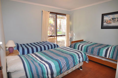 BEECHWOOD - SURF SIDE - Hervey Bay Accommodation 3