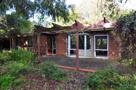 BEECHWOOD - SURF SIDE - Hervey Bay Accommodation 0