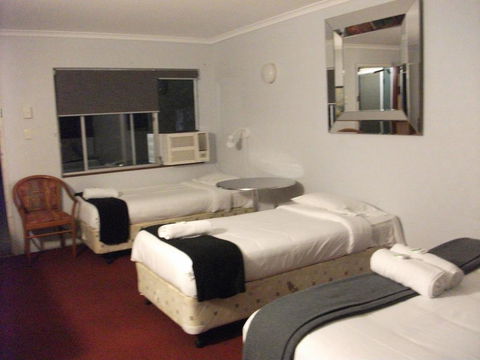 Beerwah Glasshouse Motel - Tourism Hervey Bay 3