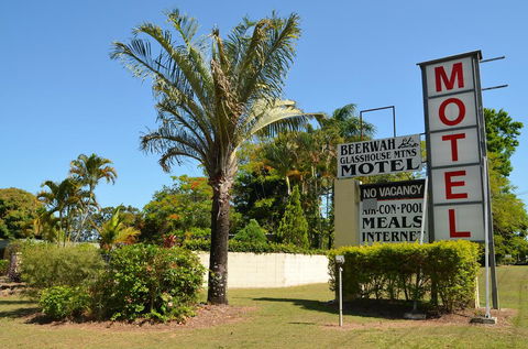 Beerwah Glasshouse Motel - Tourism Hervey Bay 0