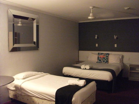 Beerwah Glasshouse Motel - Tourism Hervey Bay 1
