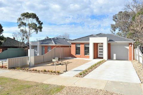Beischer Apt A - Hervey Bay Accommodation 1