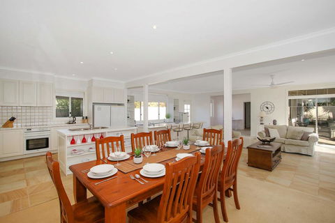 Bella House - Hervey Bay Accommodation 0