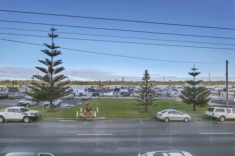 Bellevue On The Lakes - Tourism Hervey Bay 1