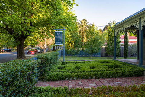 Belmont At Beechworth 2 Bedrooms, 2 Bathrooms, 2 Couples - Tourism Hervey Bay 2