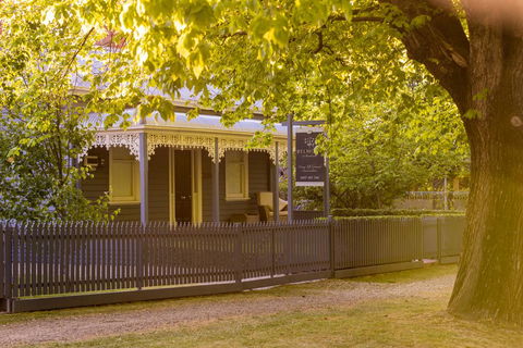 Belmont At Beechworth 2 Bedrooms, 2 Bathrooms, 2 Couples - Tourism Hervey Bay 0