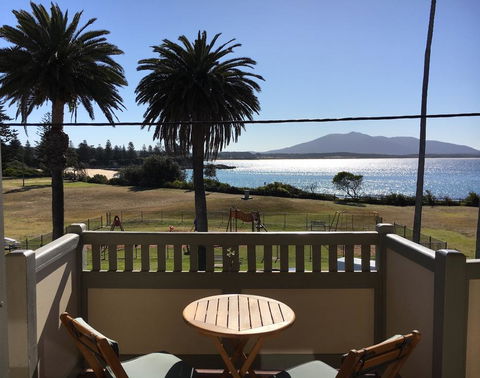 Bermagui Beach Hotel - Hervey Bay Accommodation 0