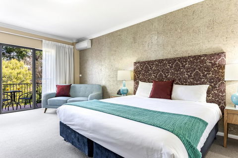 Berry Village Boutique Motel - Hervey Bay Accommodation 0