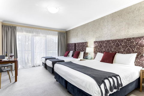 Berry Village Boutique Motel - Hervey Bay Accommodation 1
