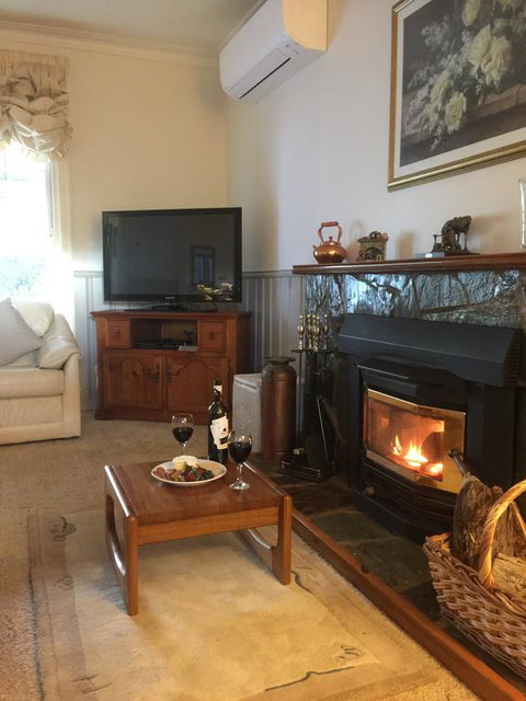 Bessie's Cottage - Hervey Bay Accommodation 0