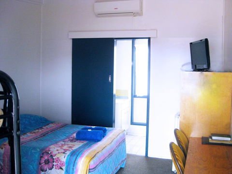 Billabong Hotel - Hervey Bay Accommodation 2