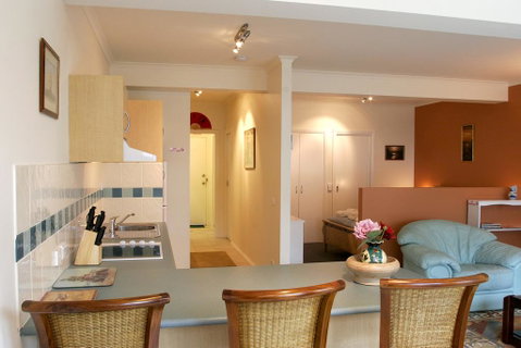 Black Dolphin Waterfront Apartment - Hervey Bay Accommodation 2