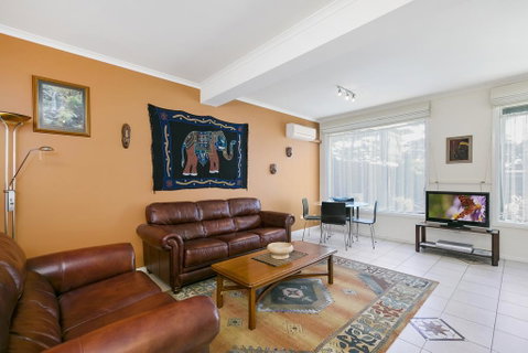 Black Dolphin Waterfront Apartment - Hervey Bay Accommodation 0