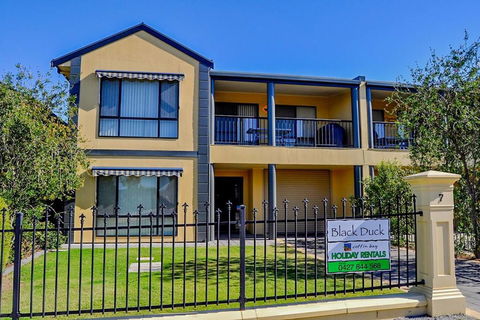 Black Duck - Hervey Bay Accommodation 0