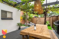 Blackbird at Arlo's - The heart of Glenelg - Wifi