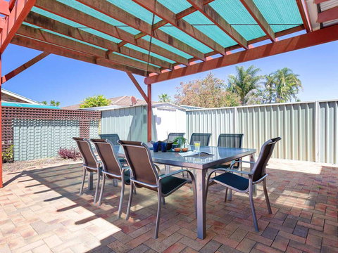 Blue Bay, 83a Rocky Point Road - Foxtel & Air Conditioning Downstairs - Tourism Hervey Bay 2
