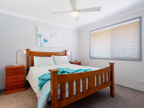 Blue Bay, 83a Rocky Point Road - Foxtel & Air Conditioning Downstairs - Tourism Hervey Bay 3