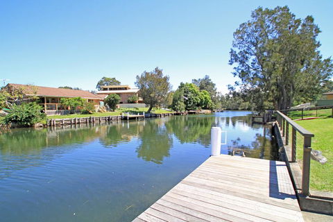Blue Lagoon - Waterfront - Hervey Bay Accommodation 0
