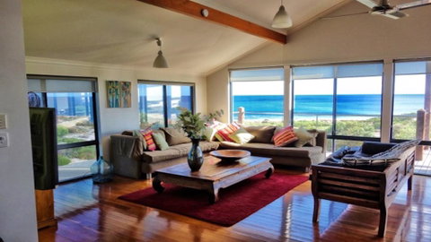 Blue Ocean Haven - Peppermint Grove Beach WA - Hervey Bay Accommodation 1