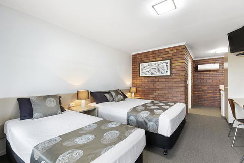 Blue Shades Motel - Hervey Bay Accommodation 3