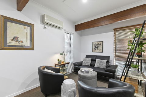 Blue Shades Motel - Hervey Bay Accommodation 1