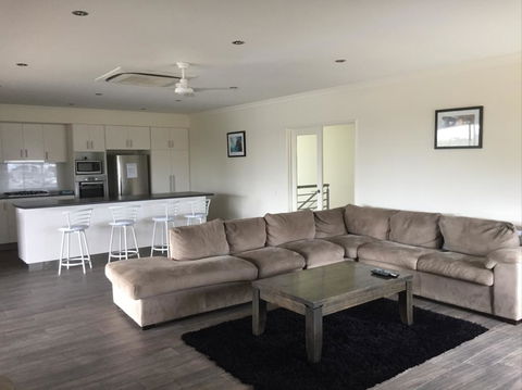 Blue Sky Apartment - Hervey Bay Accommodation 0