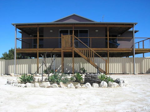 Blue Sky Escapes Sunset Oddes-sea - Hervey Bay Accommodation 0