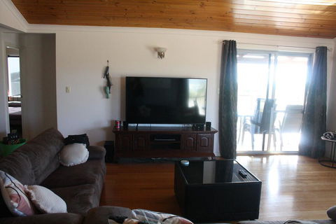 Blue Sky Escapes Sunset Oddes-sea - Hervey Bay Accommodation 2