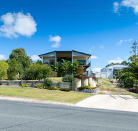Blue Water Retreat - Upstairs  Downstairs - Tourism Hervey Bay