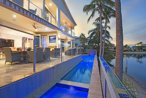 Blue Waters Retreat - Hervey Bay Accommodation 0