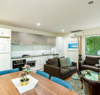 Bluewater 1 - Rainbow Shores Amazing Location Easy Walk To Beach Pool Aircon Outdoor spa - Hervey Bay Accommodation