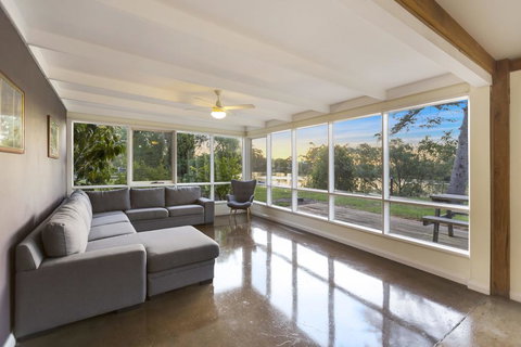 Bluff View River House - Stunning Riverfront - Hervey Bay Accommodation 3