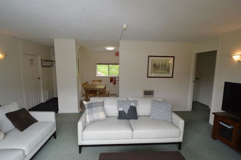 Bobuck 3B - Hervey Bay Accommodation 2