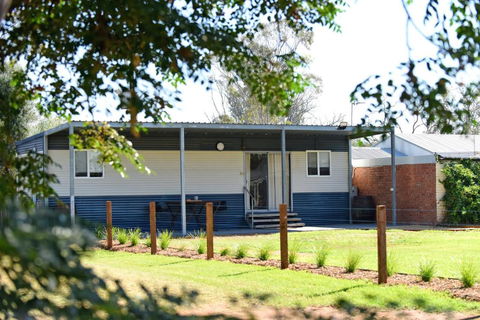 The Jetty Hut - Lake Frontage Barmera Riverland - Tourism Hervey Bay 1