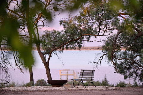 The Jetty Hut - Lake Frontage Barmera Riverland - Tourism Hervey Bay 0