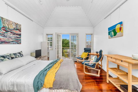 The Seaside Loft - A Breezy Beachside Lifestyle - Hervey Bay Accommodation 0