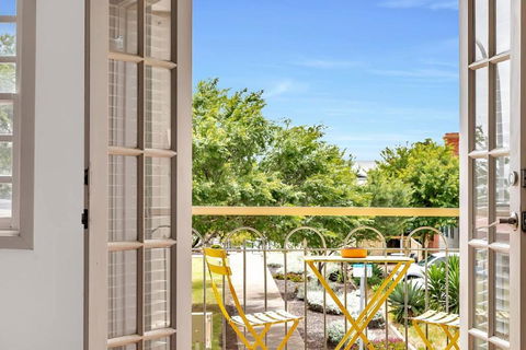 The Seaside Loft - A Breezy Beachside Lifestyle - Hervey Bay Accommodation 1