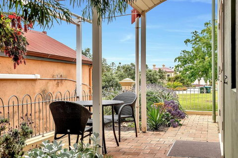 Time And Tide Hideaway - A Spacious Beachside Escape - Hervey Bay Accommodation 2