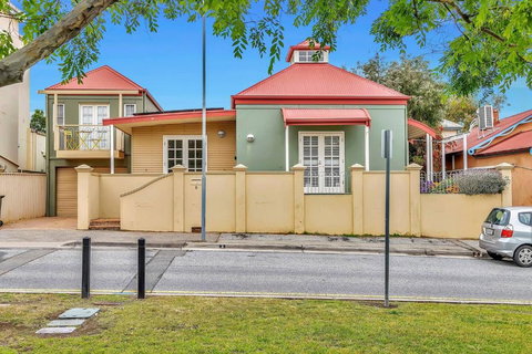 Time And Tide Hideaway - A Spacious Beachside Escape - Hervey Bay Accommodation 1