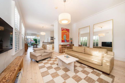 Timeless Gem In Malvern East - Hervey Bay Accommodation 0