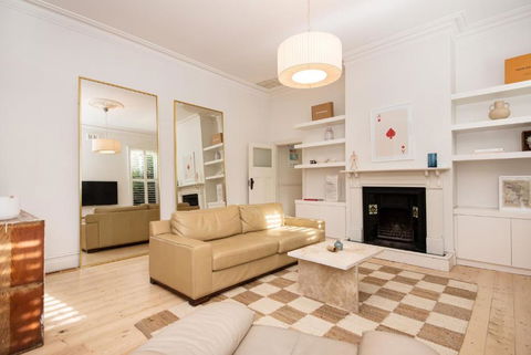 Timeless Gem In Malvern East - Hervey Bay Accommodation 1